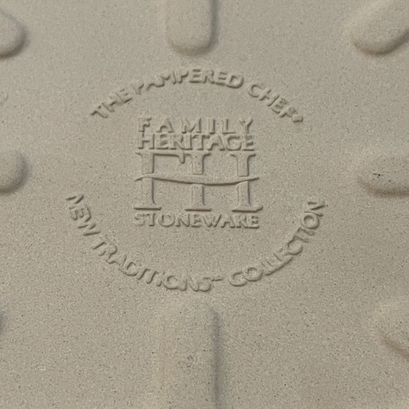 NEW The Pampered Chef New Traditions VANILLA Small Oval Baker 9X6 Retired Stone - Picture 4 of 8